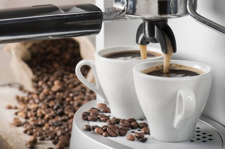 De la capsule au grain : adoptez l&rsquo;expresso maison sans effort
